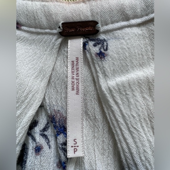 Free People Swing white Blue Floral Tunic Tank Size Small - Picture 6 of 9